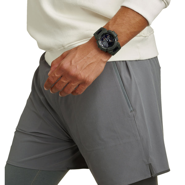 Front view with bag zipped and handles upright.
