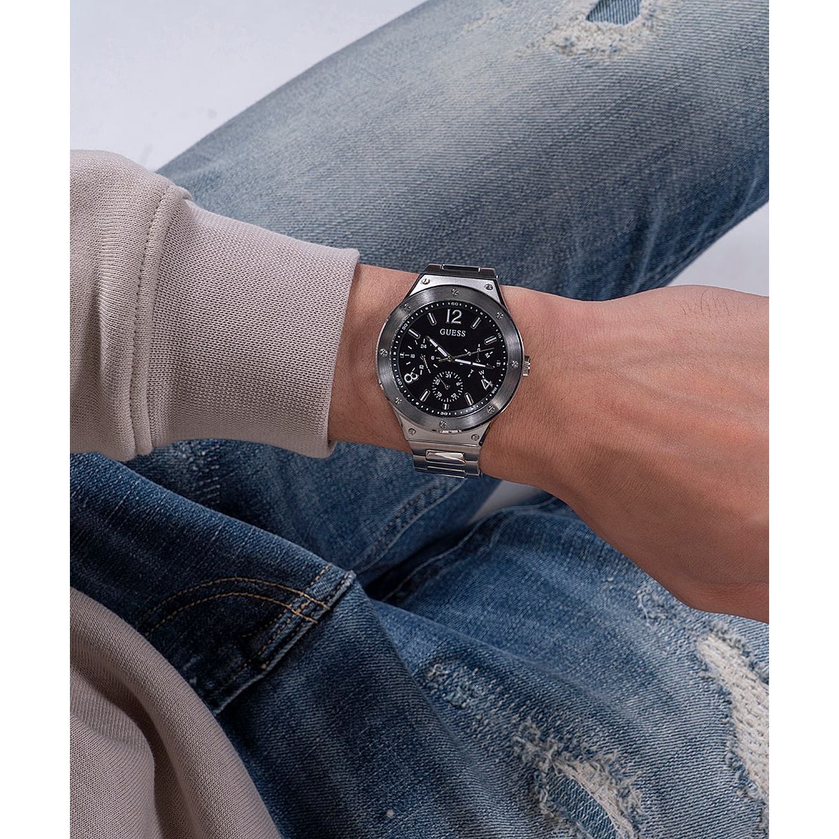 Gent's watch GUESS Mod. GW0454G1, silver 925°, quartz analog, 44mm case, worn on wrist with jeans, water resistant 5 ATM.