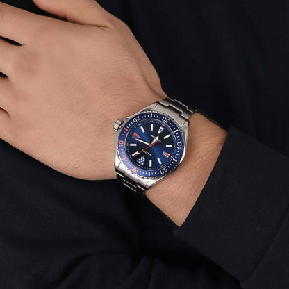 Gent wearing NAUTICA Mod. NAPCPS904 quartz analog watch, 46mm case, multifunction, water-resistant 5 ATM, in official box.