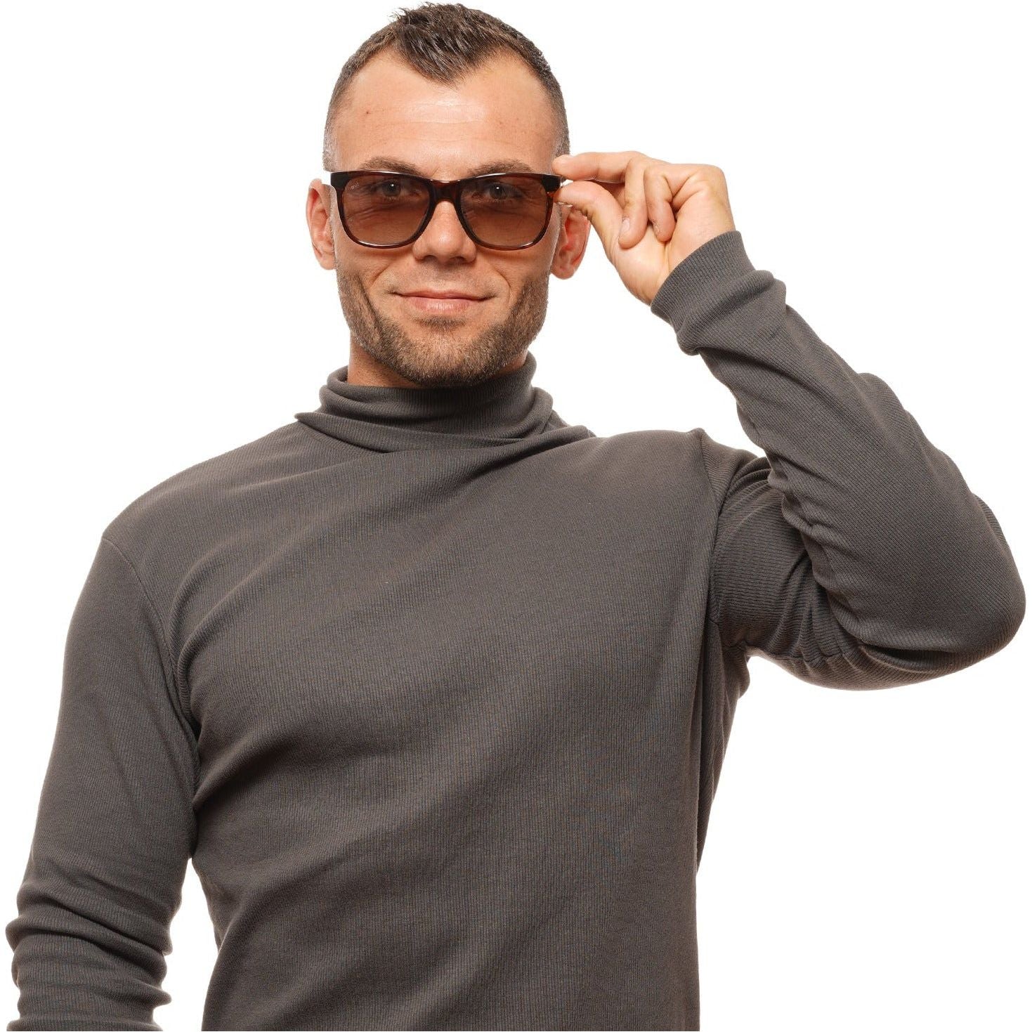 النظارات الشمسية على شبكة الإنترنت